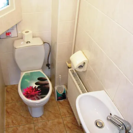 Apartment Cozy In Swinoujscie With Kitchen Karsibor